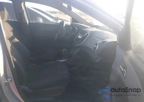 2019 Chevrolet Sonic Lt Auto z USA, uszkodzony, nr VIN 1G1JD5SB2K4144335